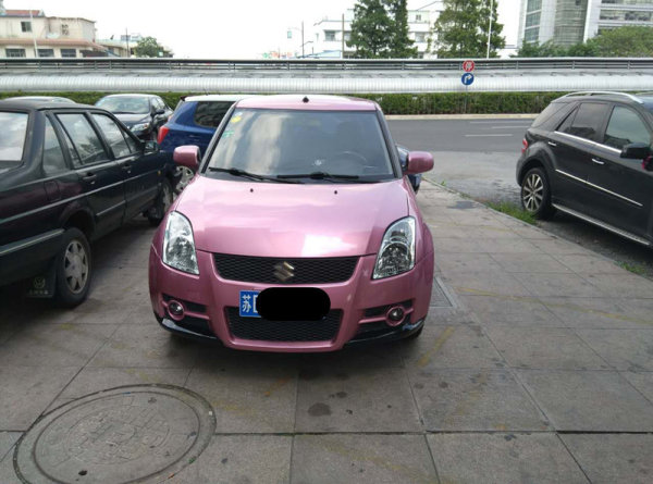 "铃木龙王2011款1.3lmt超值版"和"雪佛兰新赛欧三厢1方舟雨燕鲸搁浅图片
