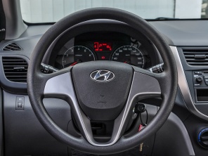 北京現代2014款瑞納