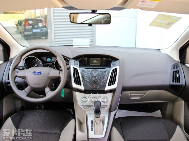 長安福特2012款新福克斯三廂