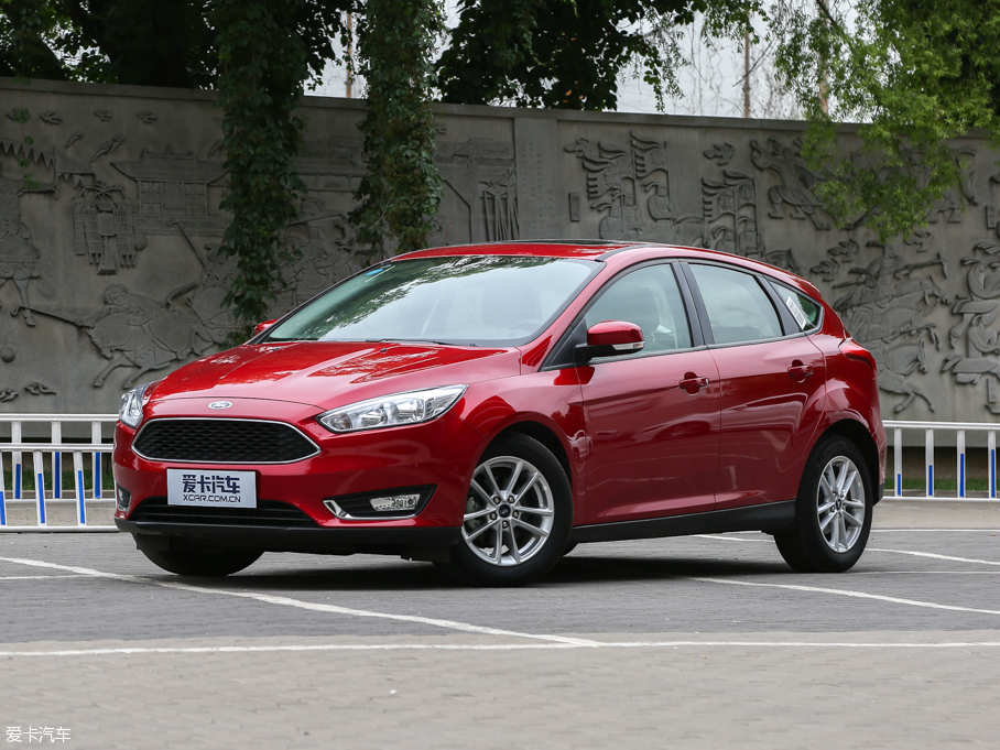 長(zhǎng)安福特2015款新福克斯兩廂