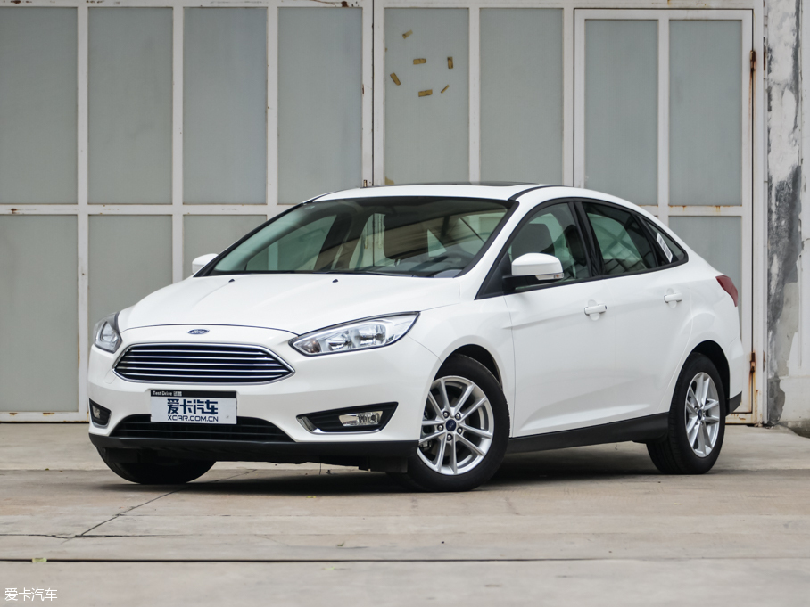 長(zhǎng)安福特2015款新福克斯三廂