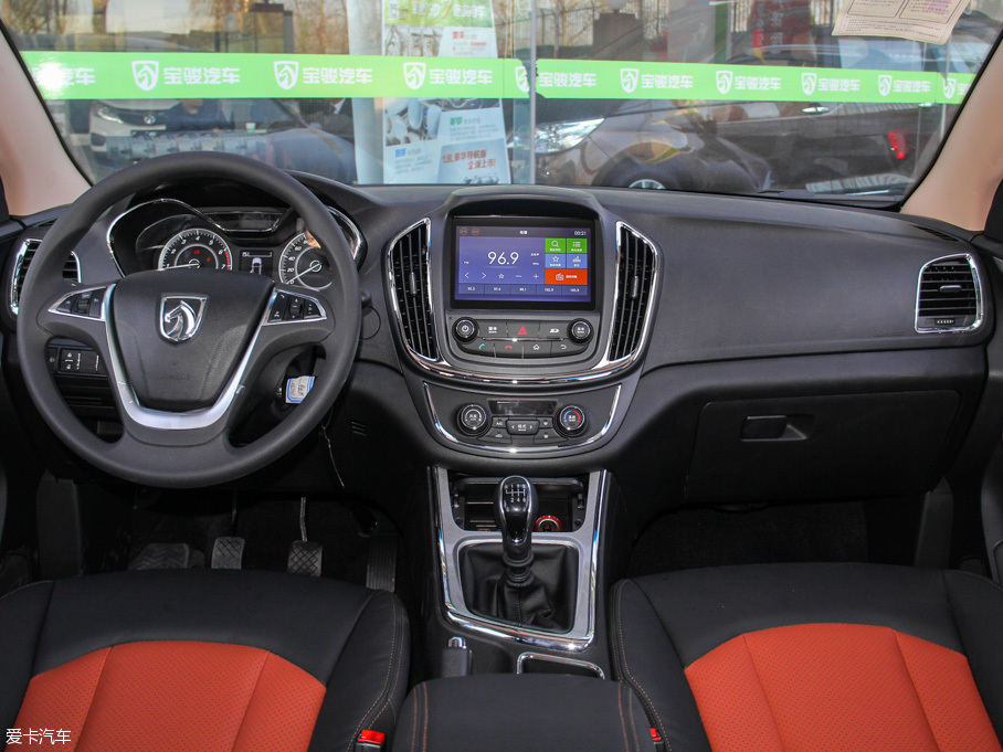 寶駿汽車2016款寶駿560