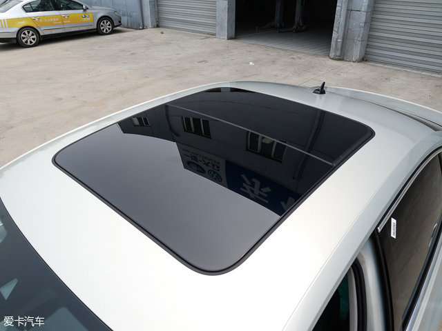 内饰各有千秋,配置方面速派性价比高