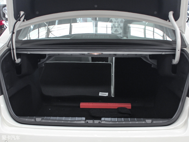 北汽紳寶2014款紳寶D50