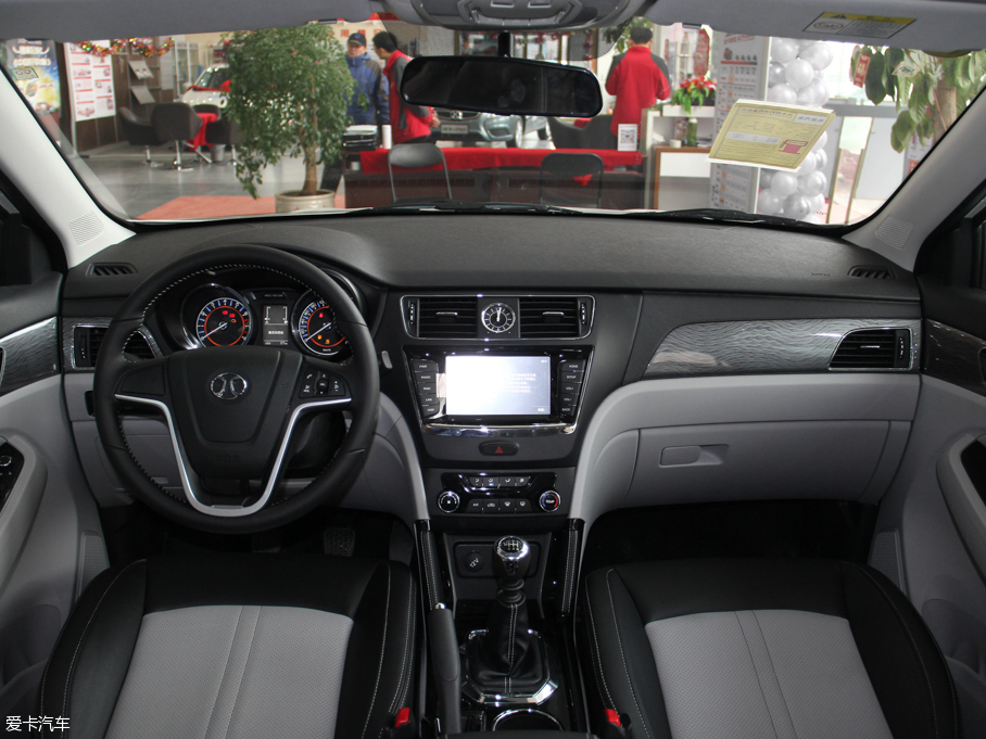 北汽紳寶2016款紳寶X55