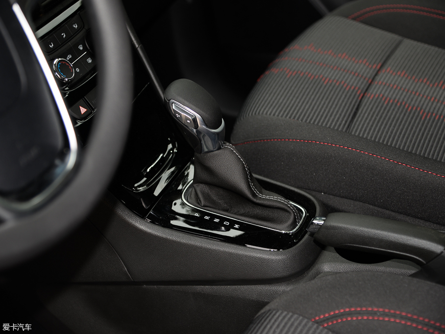 上汽通用別克2016款昂科拉