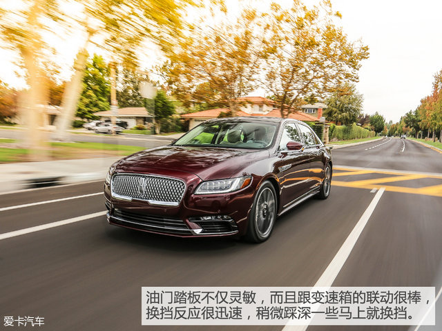 动力储备方面,除了本次在美国试驾的3.0L V6双涡轮增压外,还将为中国市场提供一款2.0T发动机。而在可预见的未来,2.0T车型绝对是全新大陆的销量担当。既然回国之后可以深度试驾2.0T车型,那不如先来看看作为旗舰的3.0T车型表现如何。变速箱方面,两款发动机均配6AT变速箱。 我还是第一次在这个级别的车上体会到如此迅捷灵敏的油门反馈。你只需轻点油门踏板,便可以充分调动这台3.