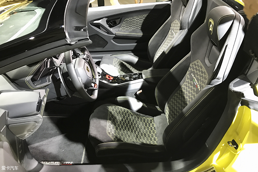 享受陽光 實(shí)拍Huracan LP580-2敞篷版