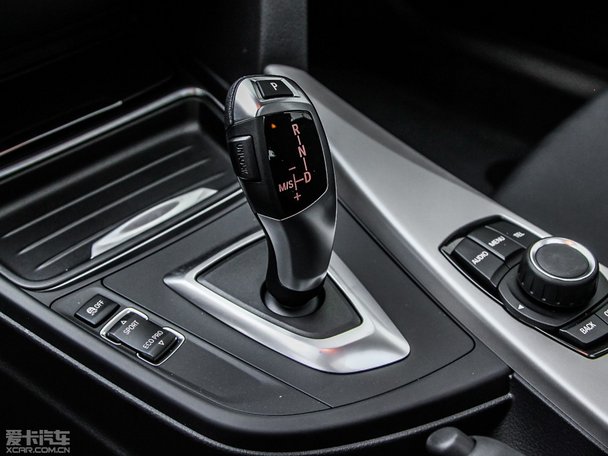 寶馬320i 時尚型旅行車