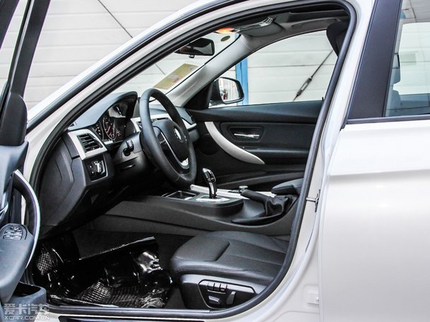 寶馬320i 時尚型旅行車