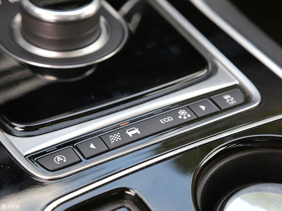 捷豹XE對比雷克薩斯IS