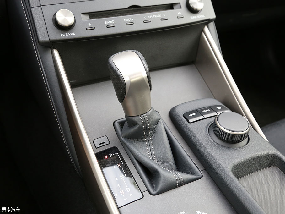 捷豹XE對比雷克薩斯IS