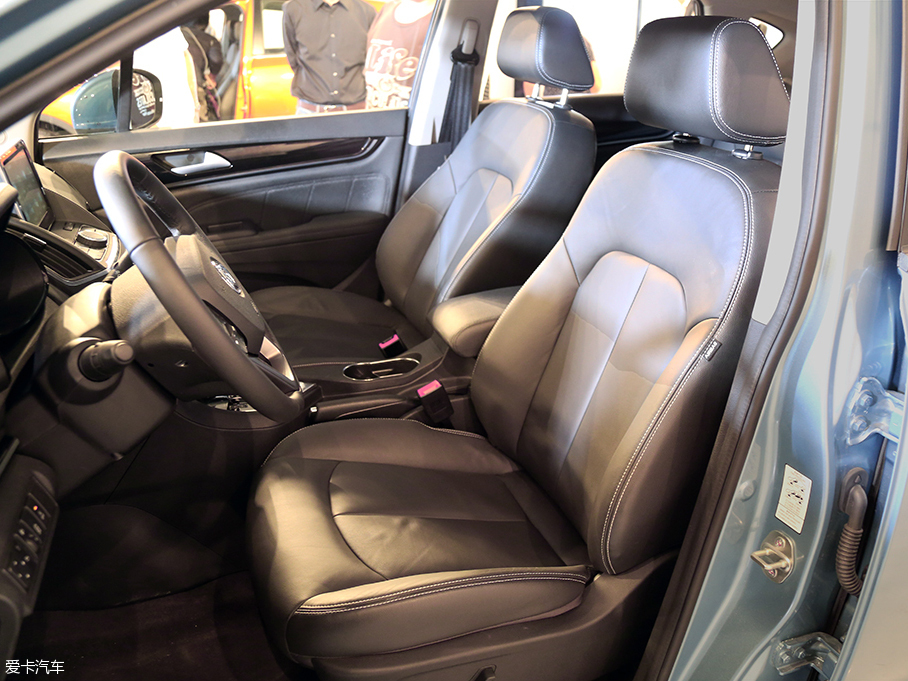 東風(fēng)風(fēng)神AX5內(nèi)飾解析