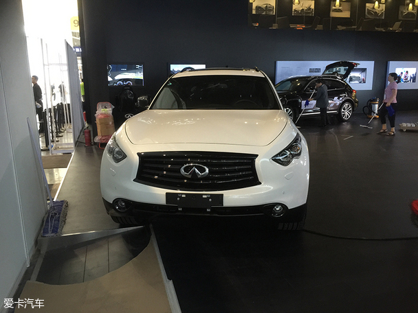 QX70