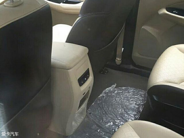 宝骏新款730谍照