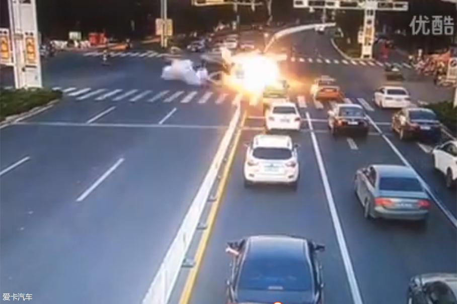 路虎爆炸