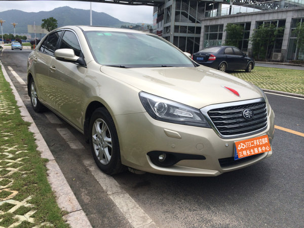 2013年上牌奔腾b90