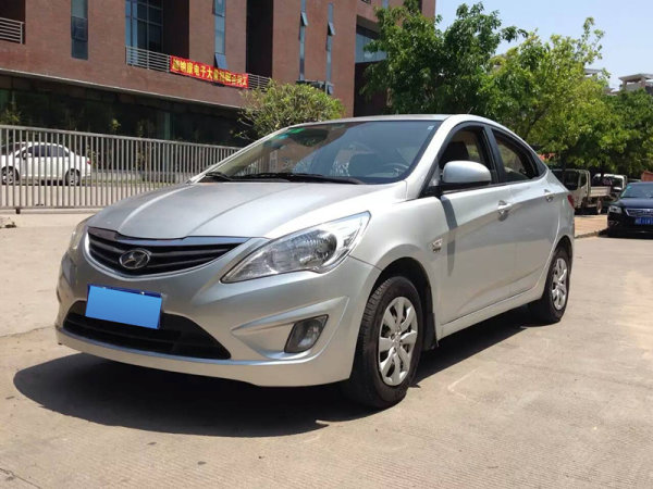 北京现代瑞纳2011年上牌二手车报价_多少钱,2011年上牌的现代瑞纳出售