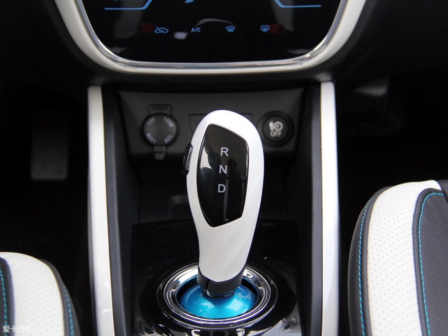 > 江淮iev5 电动车亮相