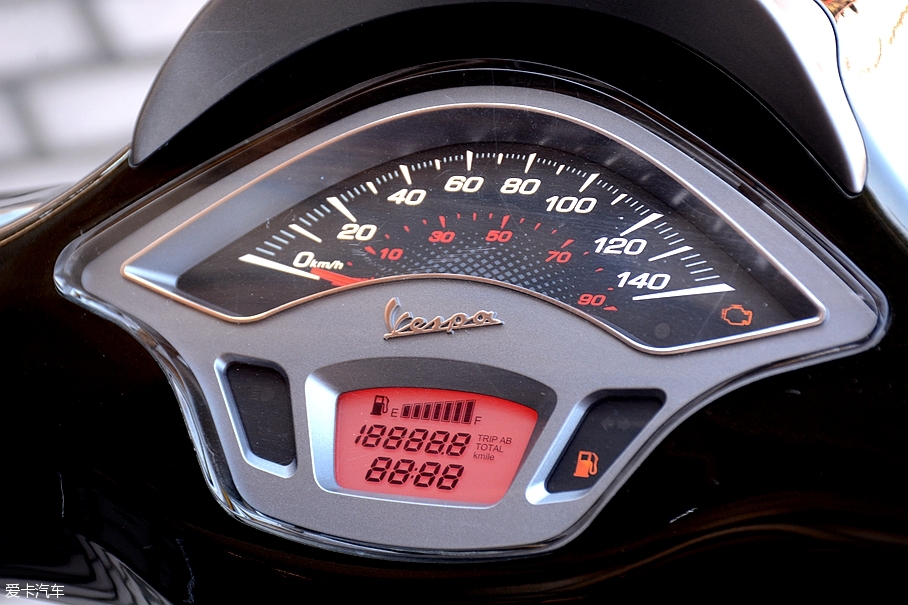 全力冲刺比亚乔vespasprint150实拍