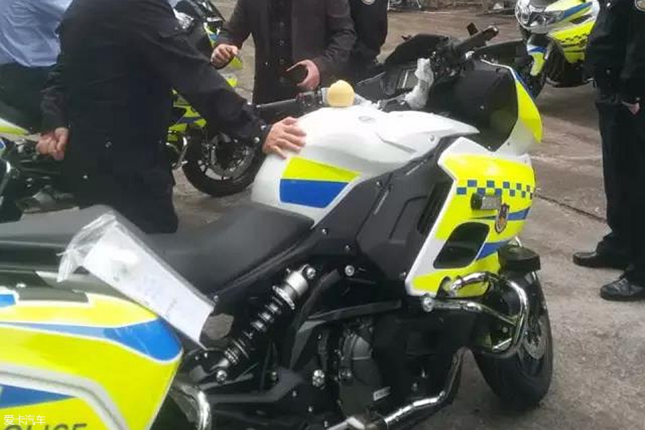 新车交付现场中bj600j-a a6-1目前国内在售的黄龙600巡航