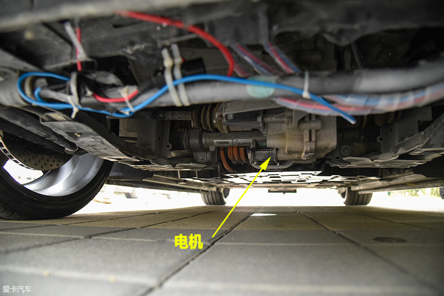 体验汉能太阳能汽车