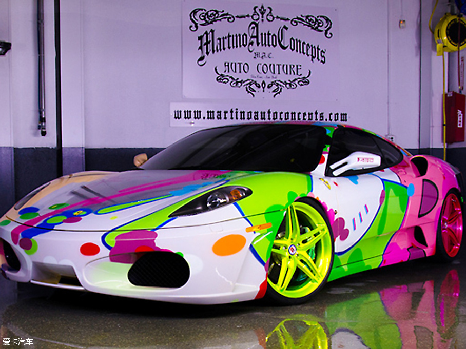 法拉利也能涂鸦色彩与速度的艺术碰撞