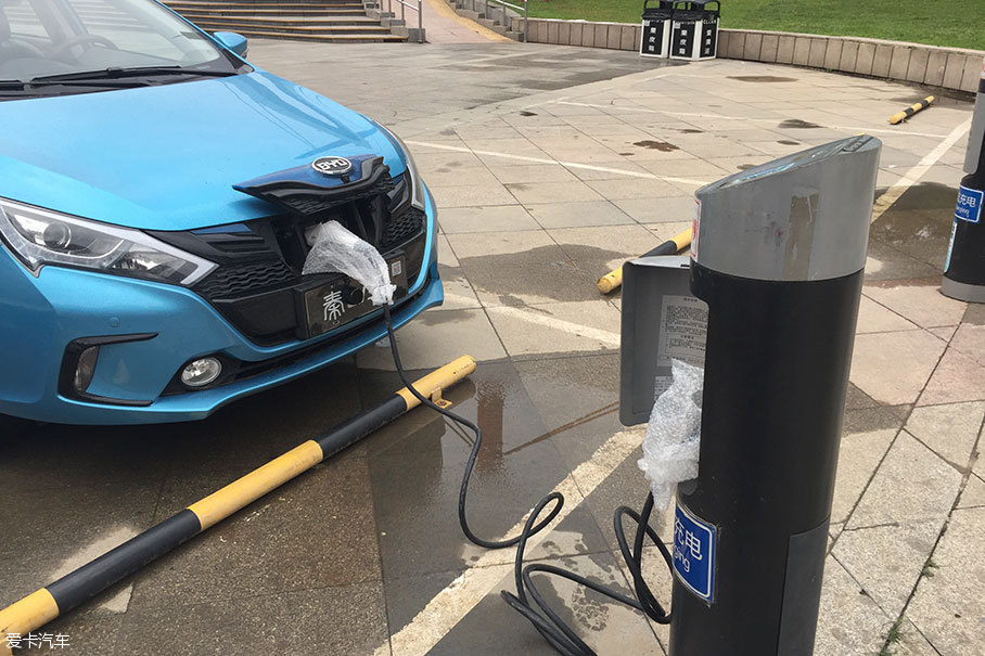 中国品牌年度车；比亚迪秦EV300