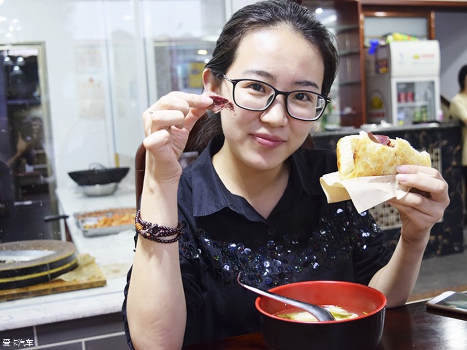 保定驴肉火烧;河间驴肉火烧；