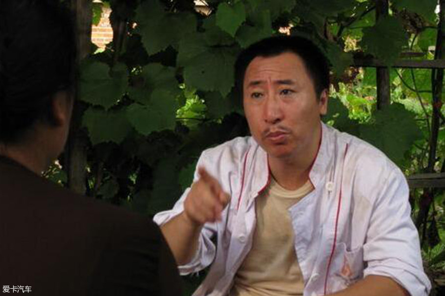 > 张小光因闯杆意外去世